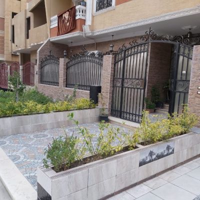 عماره سكنيه 260 متر ارض , 800 متر مبانى بدروم و ارضى و ثلاثه ادوار متكرر , سوبر لوكس بالكامل , للبيع فى الحى الثامن , مدينه العبور