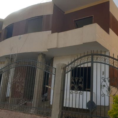 Villa, 600 meters, basement, ground and first floor, 2 apartments, 4 apartments and a basement for sale in the Fourth District, Obour City.