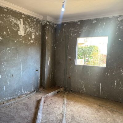 شقه 170 متر ارضي بجاردن 80 متر طوب احمر للبيع ف الحي التاسع مدينة العبور. 