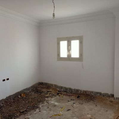  اشقه 200 متر نص تشطيب الحي الرابع مدينه  العبور