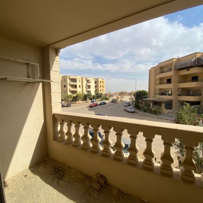 شقه 225متر للبيع نص تشطيب في الحي التالت